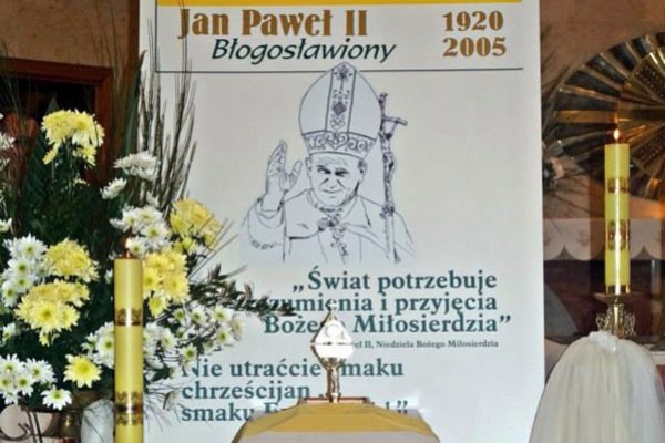 Relikwie bł. Jana Pawła II w bełchatowskiej parafii